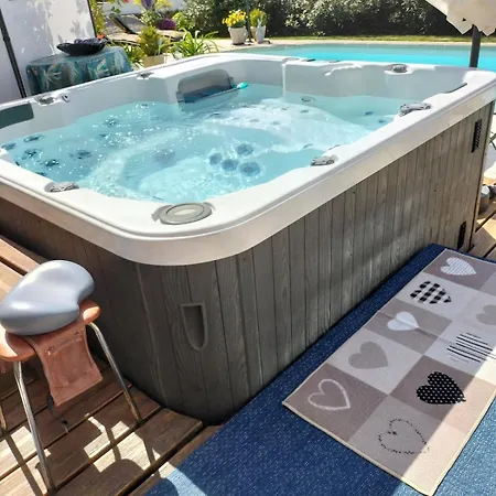 Dom wakacyjny Sud France Petite Maison De Charme Avec Piscine, Jaccuzi Et Clim Bédarieux